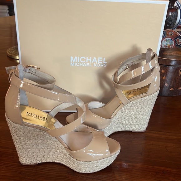 Michael Kors Gabriela Nude Patent Woven Wedge Sandal - Picture 3 of 10